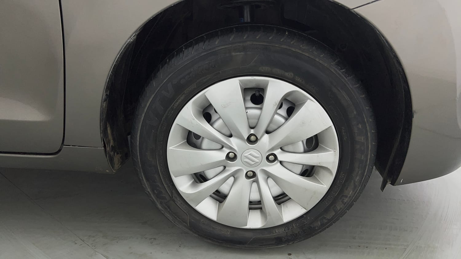 Used 2021 Maruti Suzuki Baleno Sigma Petrol Manual tyres RIGHT FRONT TYRE RIM VIEW