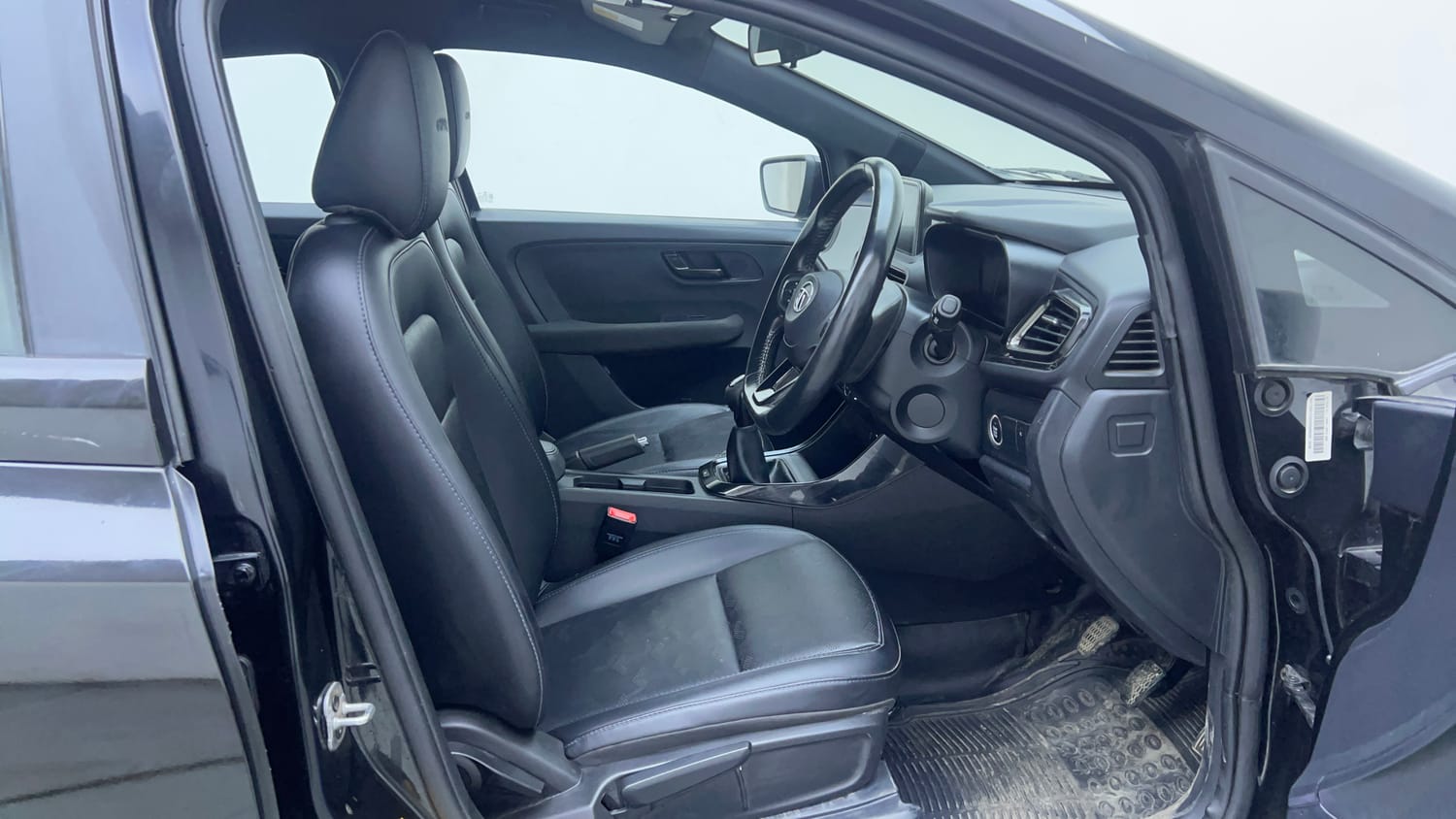 Used 2022 Tata Altroz XZ Plus Petrol Dark Edition Petrol Manual interior RIGHT SIDE FRONT DOOR CABIN VIEW