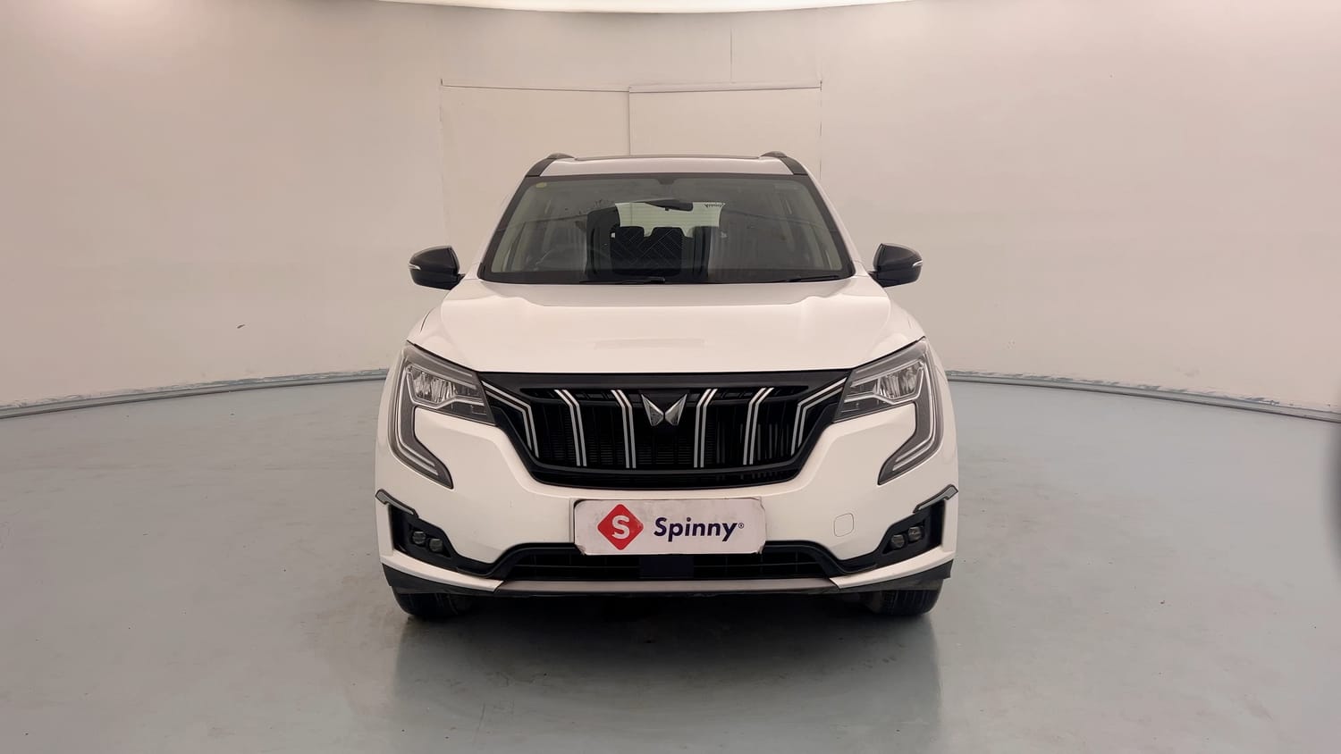 Used 2025 Mahindra XUV700 AX5 Petrol MT 7 STR Petrol Manual exterior FRONT VIEW