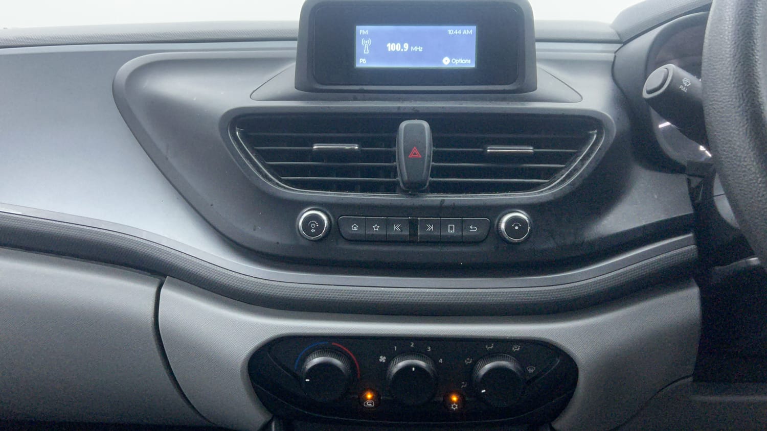 Used 2020 Tata Altroz XM Petrol Petrol Manual interior MUSIC SYSTEM & AC CONTROL VIEW