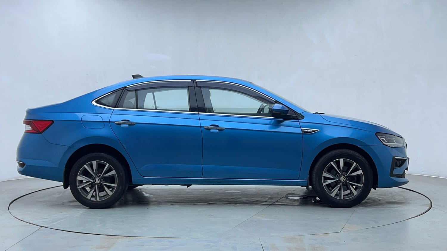Used 2022 Skoda Slavia Style 1.0L TSI MT Petrol Manual exterior RIGHT SIDE VIEW