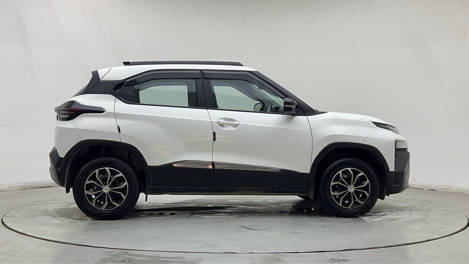 Used 2026 Tata Punch Pure + Petrol Manual exterior RIGHT SIDE VIEW