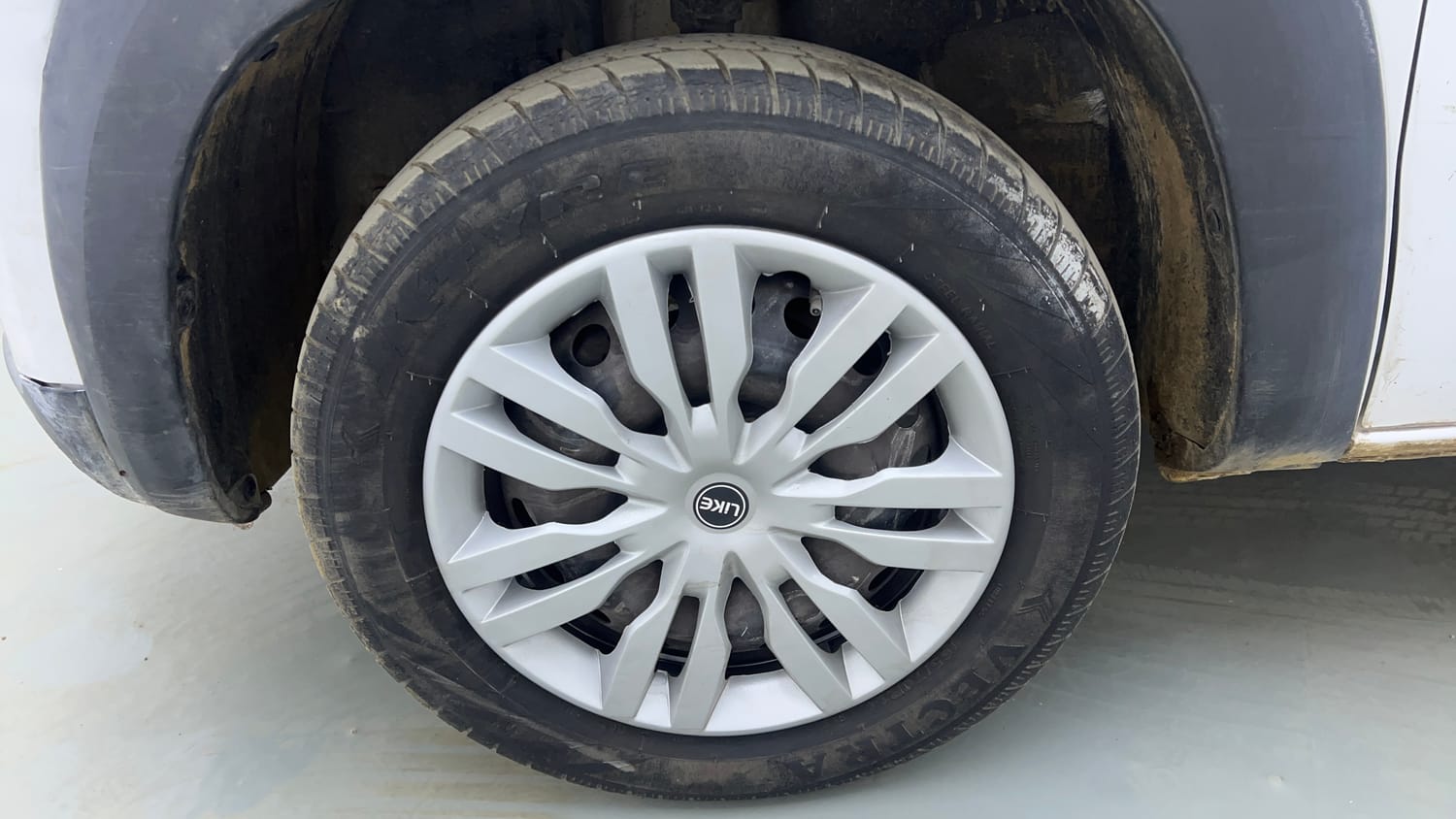 Used 2022 Renault Kwid RXT 1.0 Petrol Manual tyres LEFT FRONT TYRE RIM VIEW
