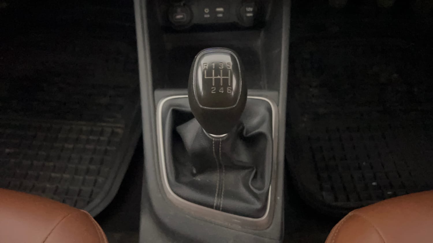 Used 2018 Hyundai Verna SX 1.6 VTVT Petrol Manual interior GEAR  KNOB VIEW