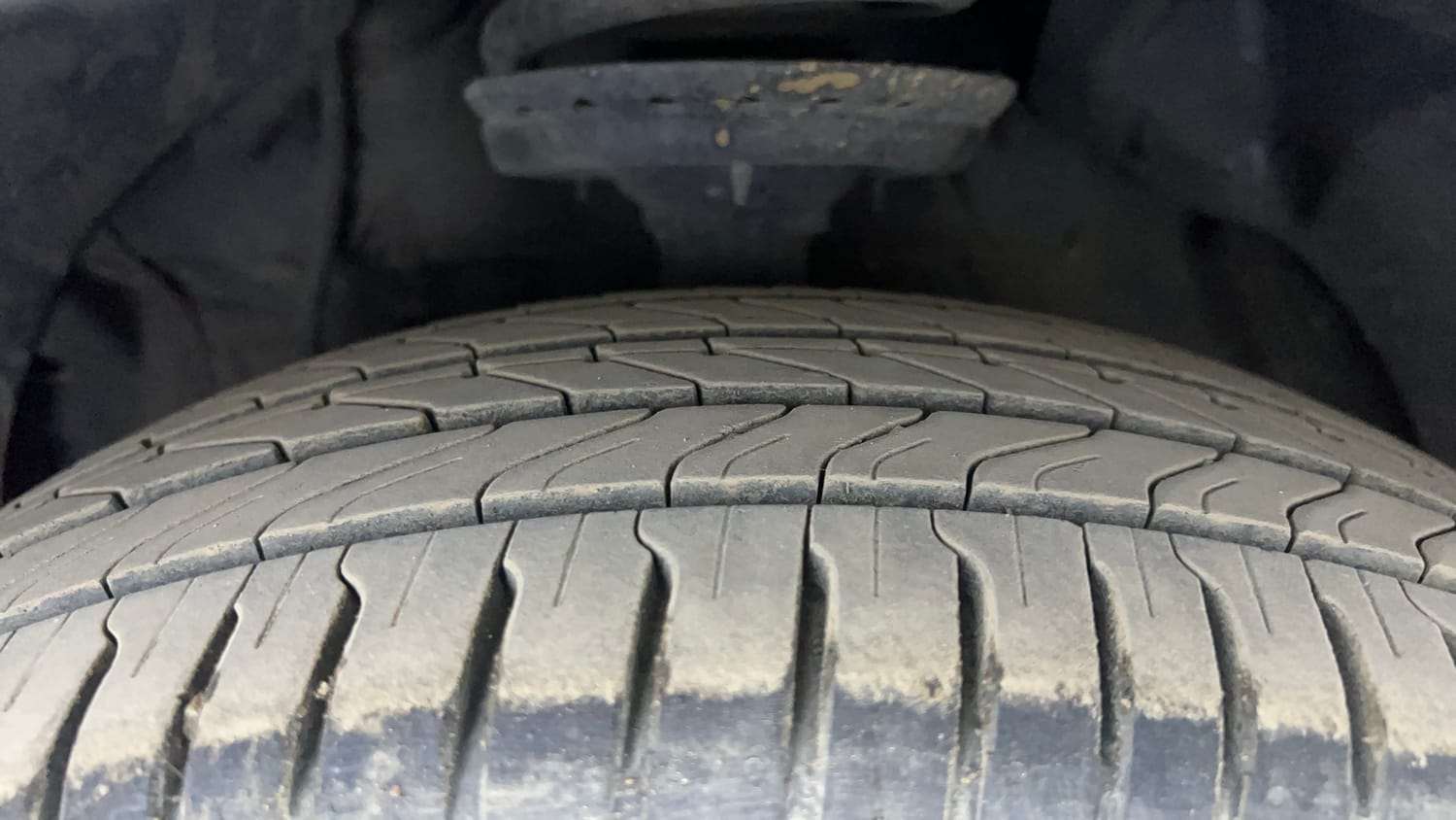 Used 2023 Mahindra XUV 300 W8 1.2 Petrol Petrol Manual tyres LEFT FRONT TYRE TREAD VIEW