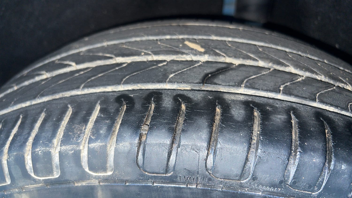 Used 2018 Ford EcoSport Titanium 1.5L Ti-VCT Petrol Manual tyres LEFT REAR TYRE TREAD VIEW