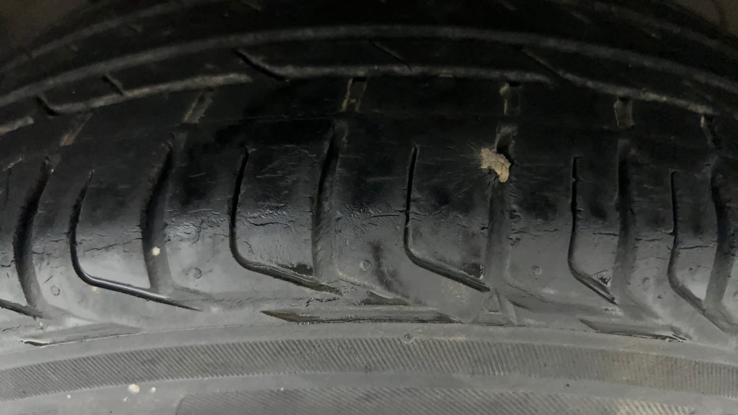 Used 2022 Tata Nexon XMA (S) Diesel Diesel Automatic tyres RIGHT FRONT TYRE TREAD VIEW