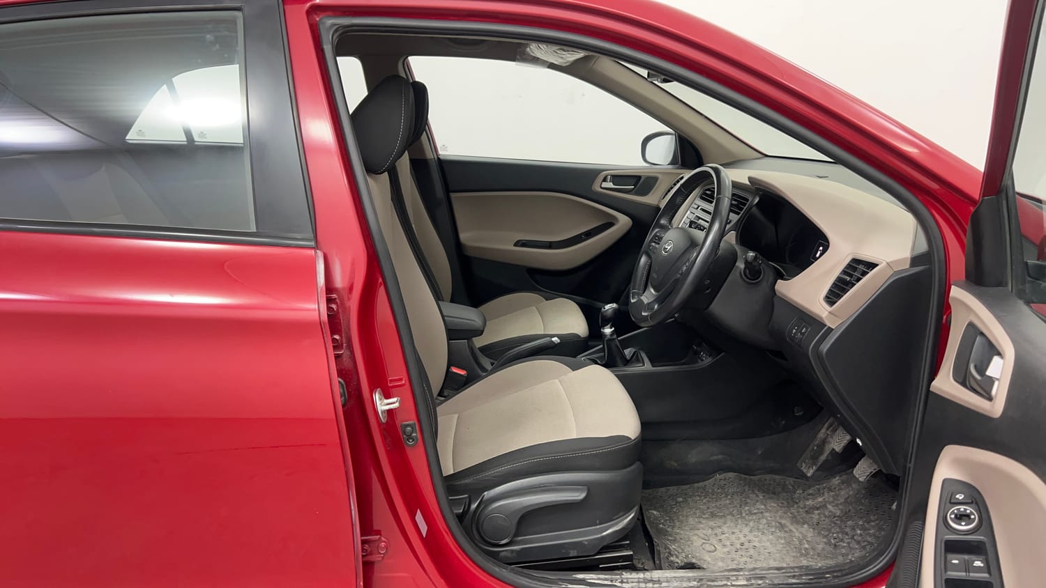 Used 2015 Hyundai Elite i20 Asta 1.2 Petrol Manual interior RIGHT SIDE FRONT DOOR CABIN VIEW