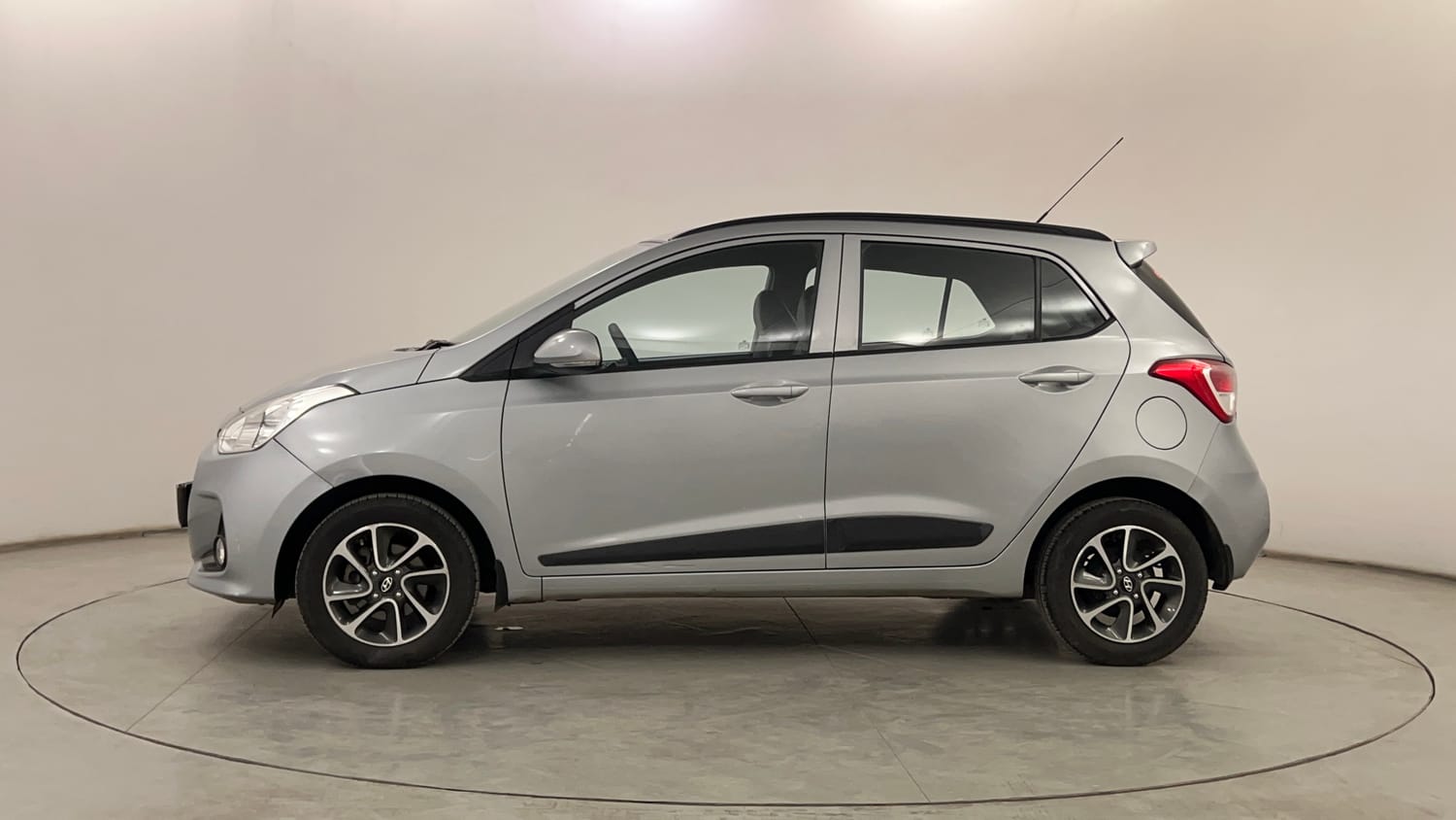 Used 2019 Hyundai Grand i10 Sportz AT 1.2 Kappa VTVT Petrol Automatic exterior LEFT SIDE VIEW