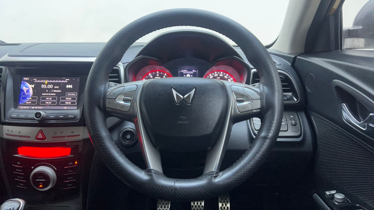 Used 2023 Mahindra XUV 300 W8 1.2 Petrol Petrol Manual interior STEERING VIEW