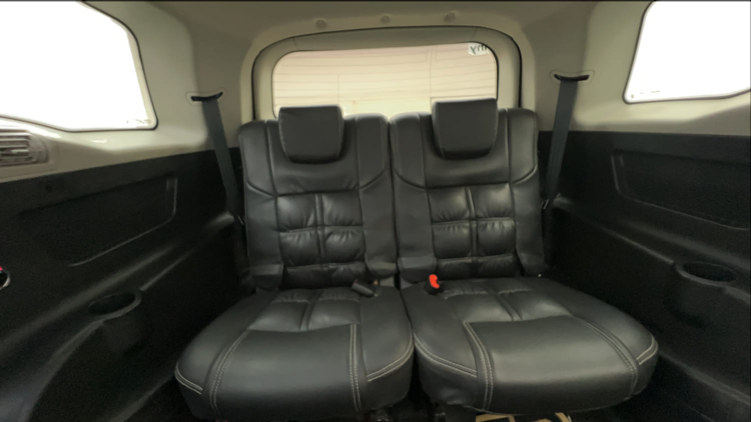 Used 2021 Mahindra XUV500 W9 Diesel Manual interior THIRD ROW SEAT