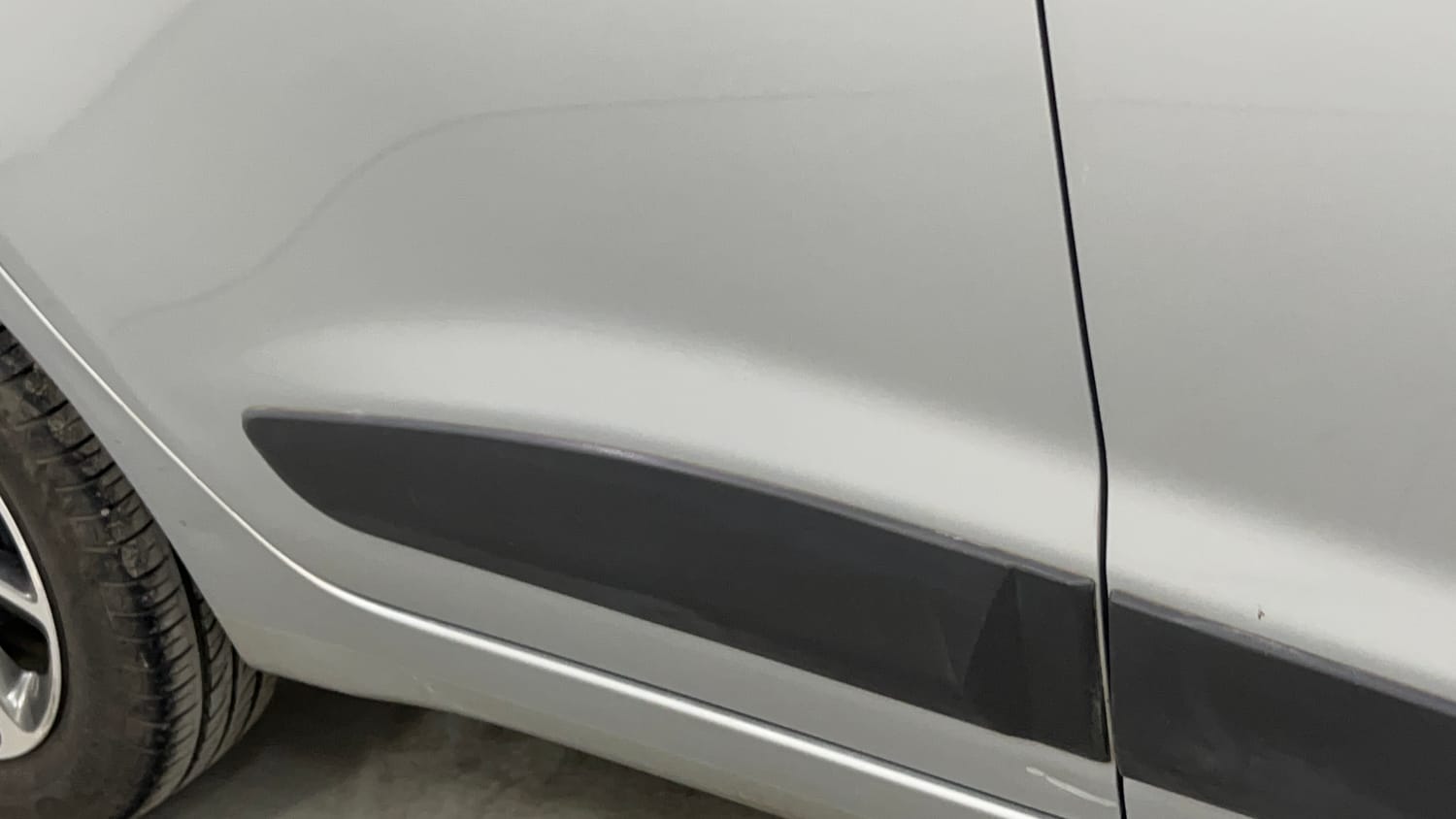 Used 2019 Hyundai Grand i10 Sportz AT 1.2 Kappa VTVT Petrol Automatic dents MINOR DENT
