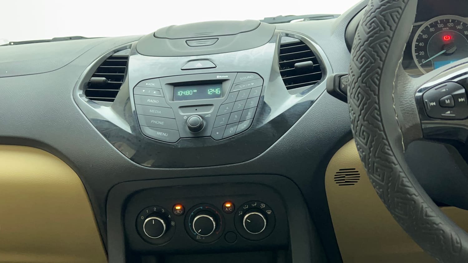 Used 2015 Ford Figo Aspire Trend 1.2 Ti-VCT Petrol Manual top_features Integrated (in-dash) music system