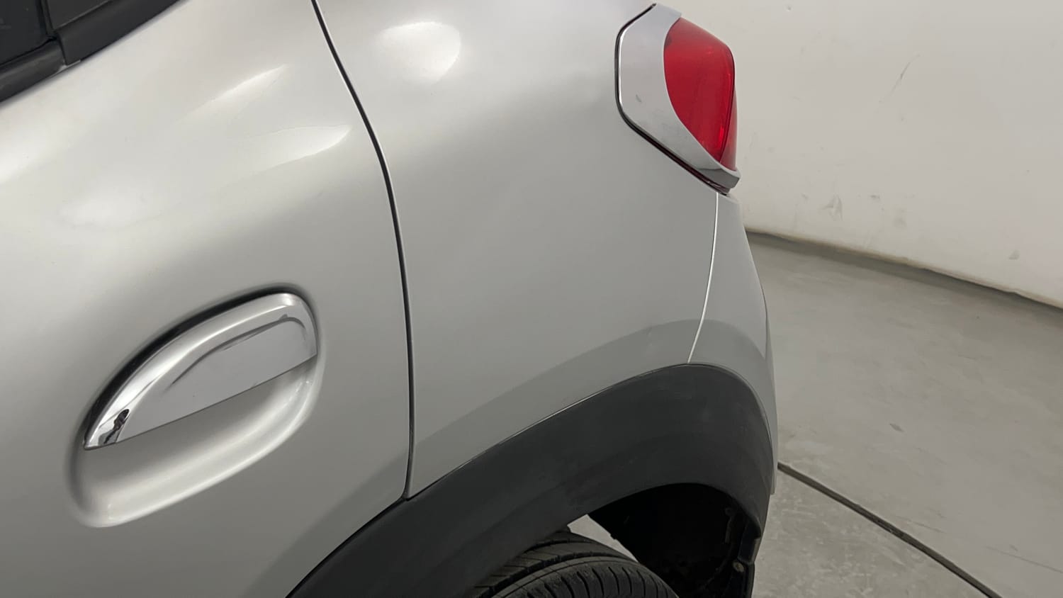 Used 2016 Renault Kwid RXT Opt Petrol Manual dents MINOR SCRATCH
