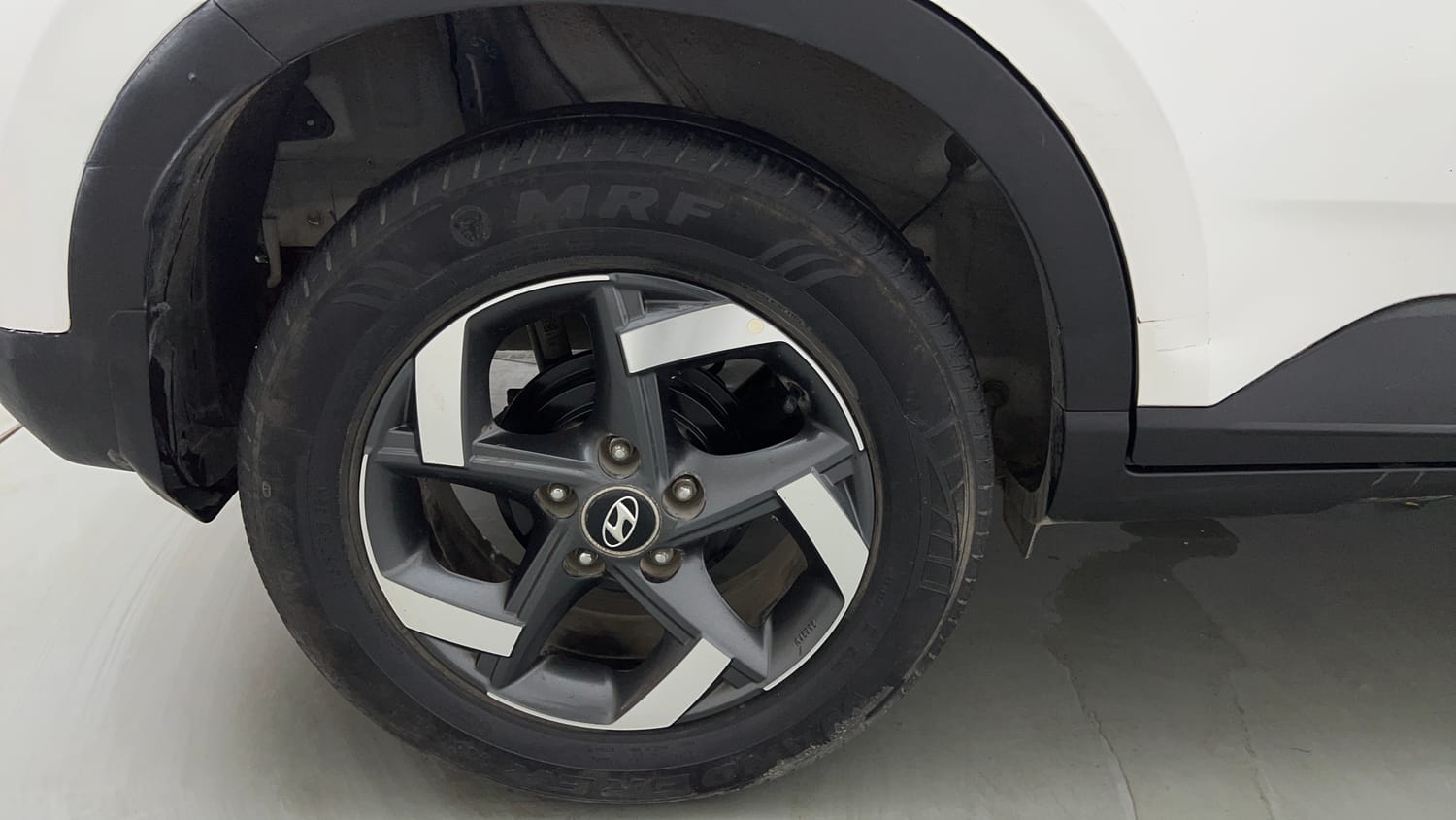 Used 2020 hyundai Venue SX 1.0 Turbo Petrol Petrol Manual tyres RIGHT REAR TYRE RIM VIEW