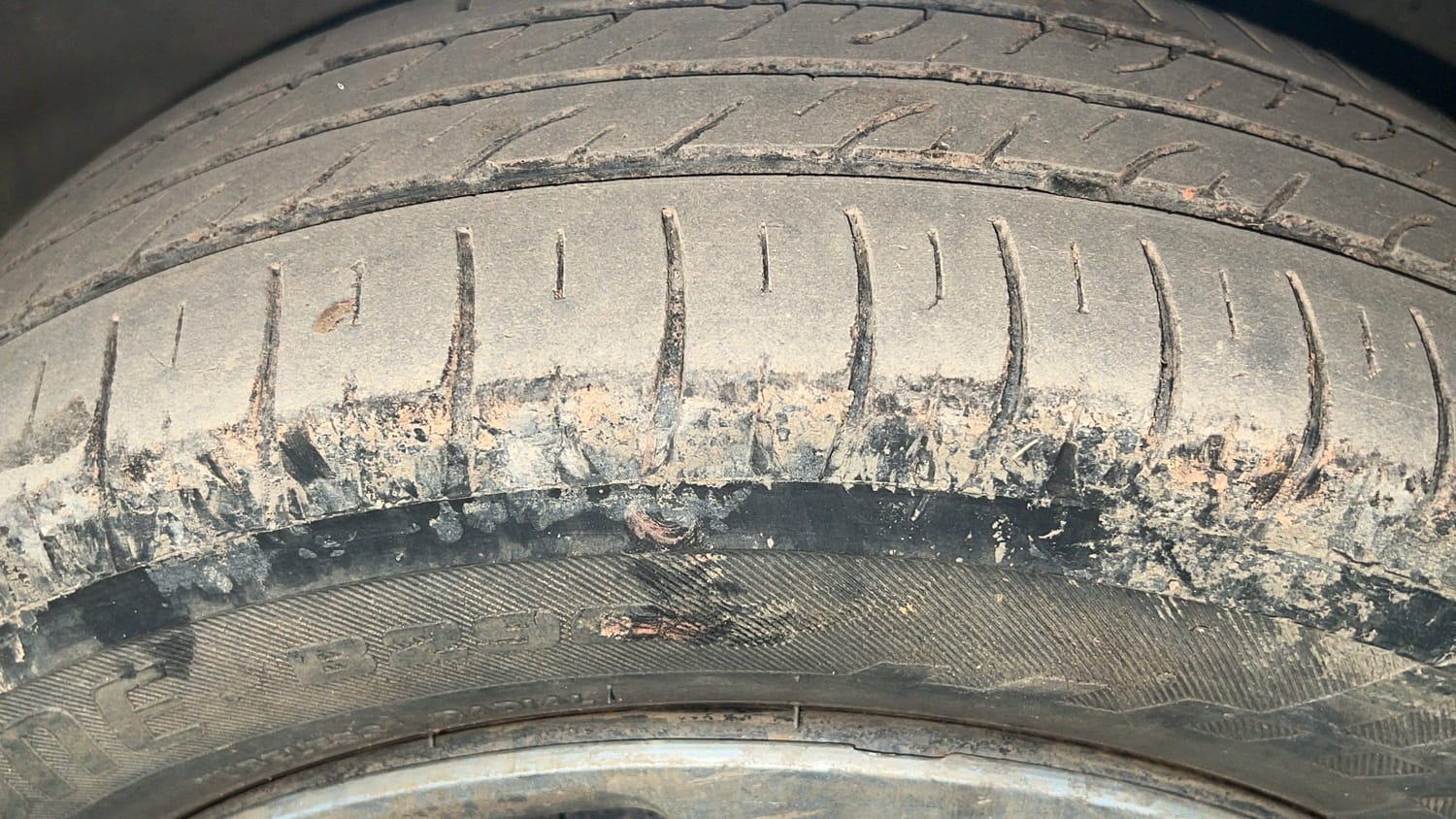 Used 2012 null Petrol Manual tyres LEFT FRONT TYRE TREAD VIEW