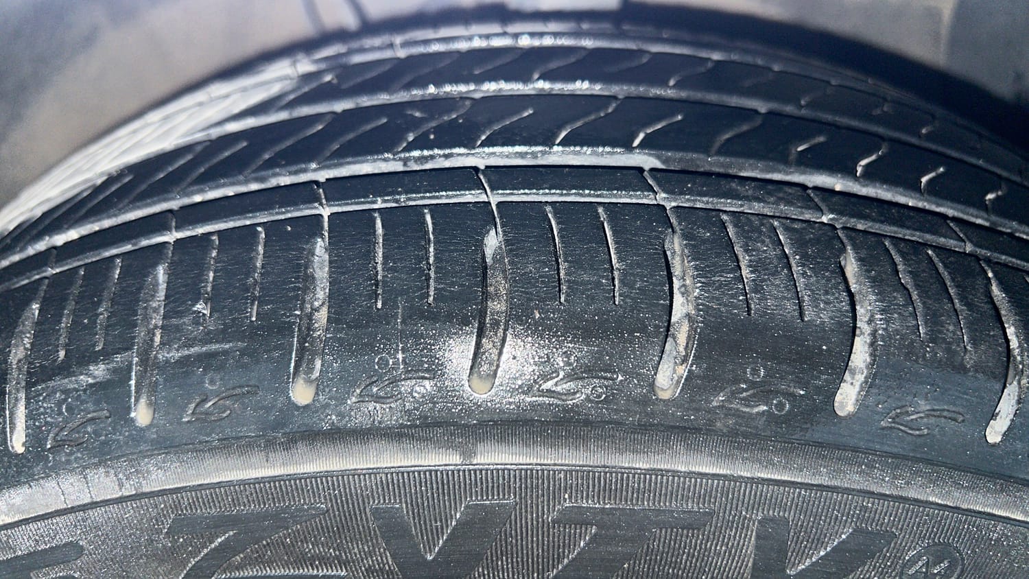 Used 2025 Hyundai Grand i10 Nios Sportz 1.2 Kappa VTVT Petrol Manual tyres RIGHT FRONT TYRE TREAD VIEW