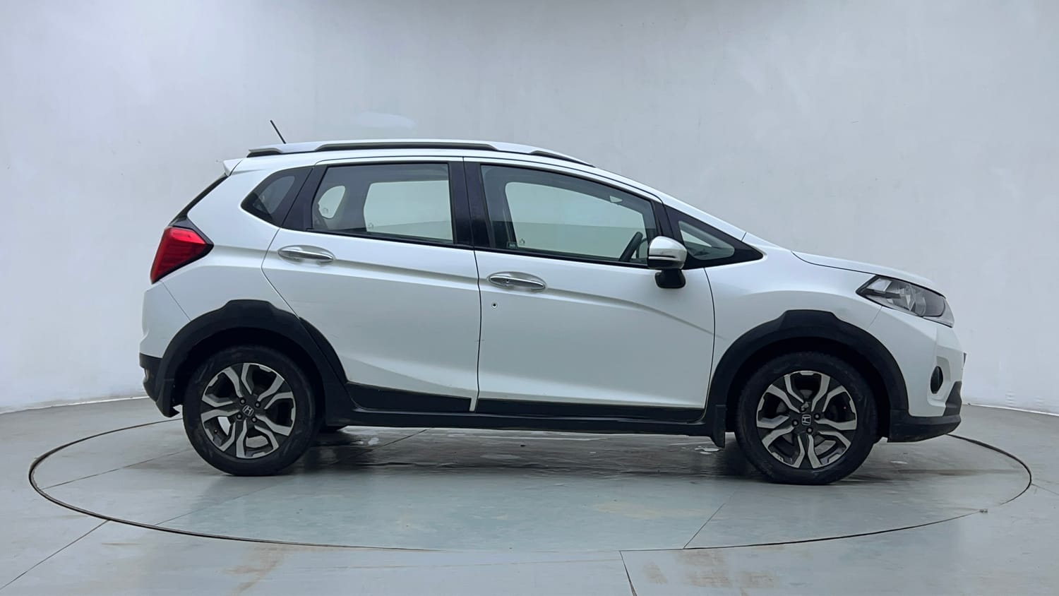 Used 2018 Honda WR-V VX MT Diesel Diesel Manual exterior RIGHT SIDE VIEW