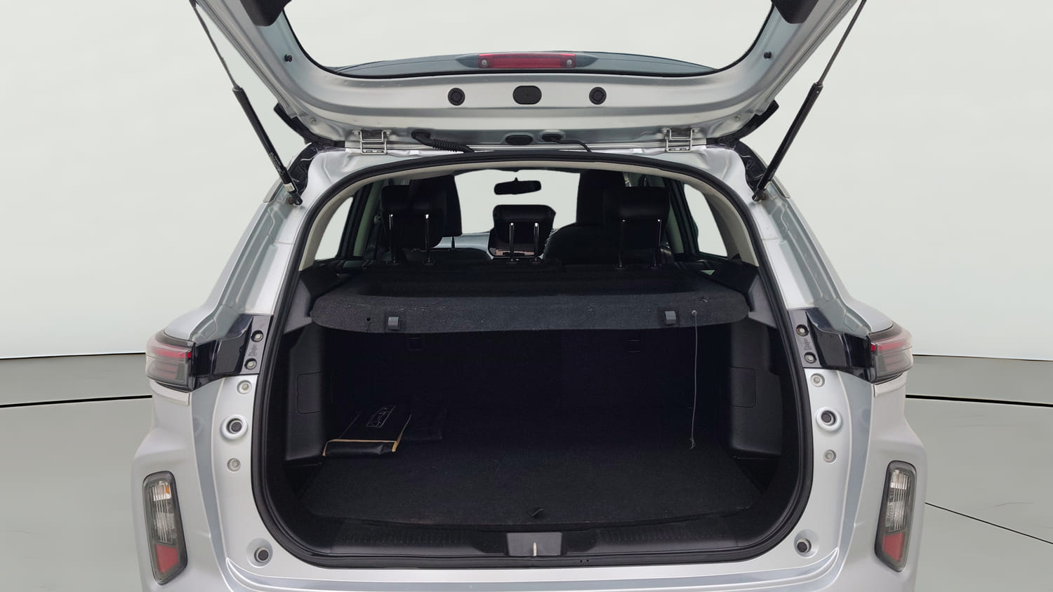 Used 2025 Maruti Suzuki Grand Vitara Alpha Smart Hybrid Petrol Manual interior DICKY INSIDE VIEW