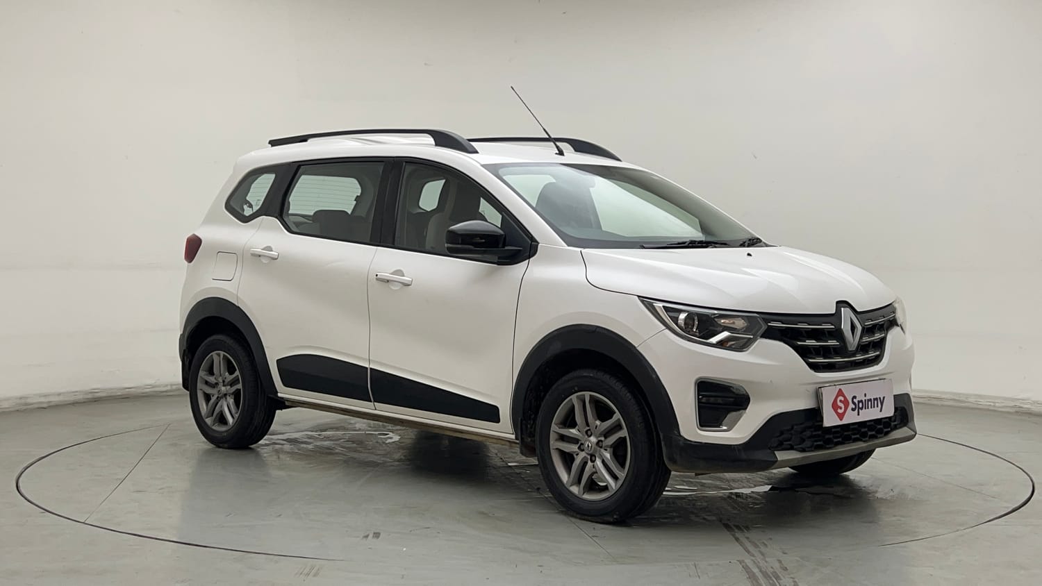 Used 2022 Renault Triber RXZ Petrol Automatic exterior RIGHT FRONT CORNER VIEW