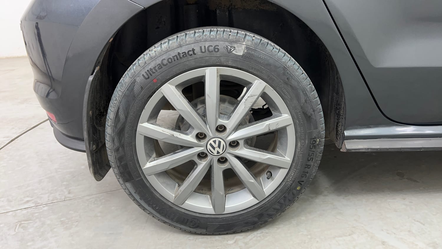 Used 2020 Volkswagen Polo Highline Plus 1.0L TSI Petrol Manual tyres RIGHT REAR TYRE RIM VIEW