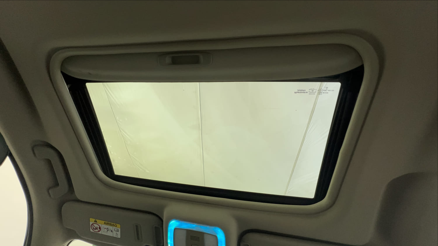 Used 2021 Mahindra XUV500 W9 Diesel Manual top_features Sunroof