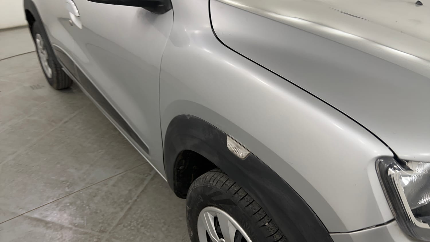 Used 2016 Renault Kwid RXT Opt Petrol Manual dents MINOR SCRATCH