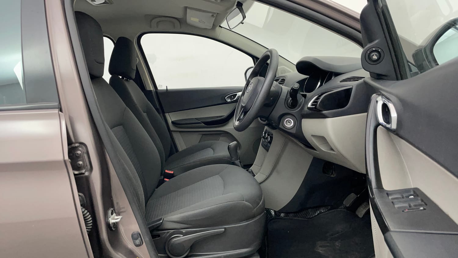 Used 2018 Tata Tiago Revotron XZ Petrol Manual interior RIGHT SIDE FRONT DOOR CABIN VIEW