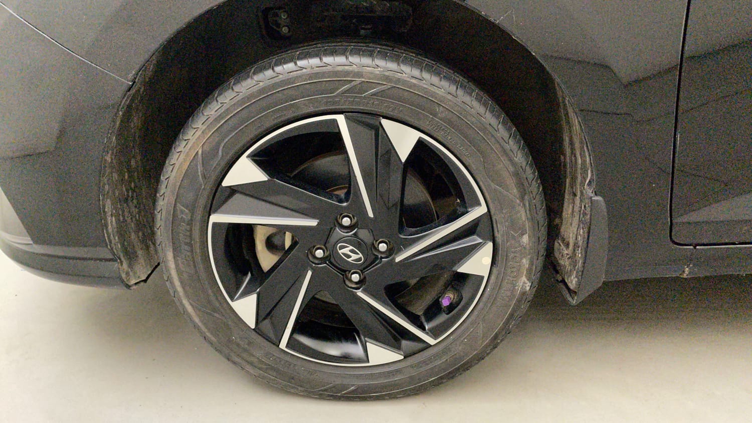 Used 2021 Hyundai Verna SX (O) 1.6 VTVT AT Petrol Automatic tyres LEFT FRONT TYRE RIM VIEW