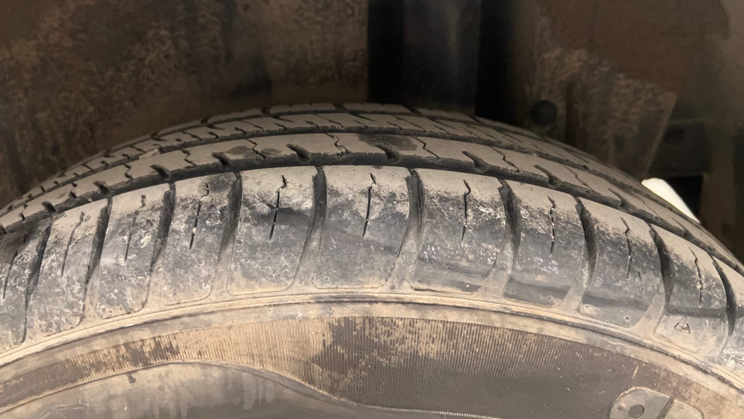 Used 2013 Maruti Suzuki Swift VXi Petrol Manual tyres LEFT REAR TYRE TREAD VIEW