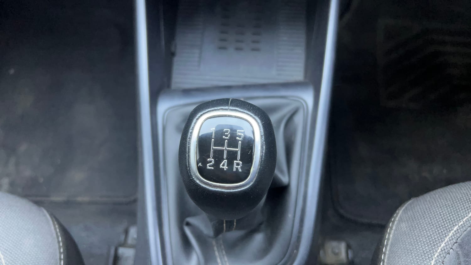 Used 2023 Hyundai New i20 Asta (O) 1.2 MT Petrol Manual interior GEAR  KNOB VIEW