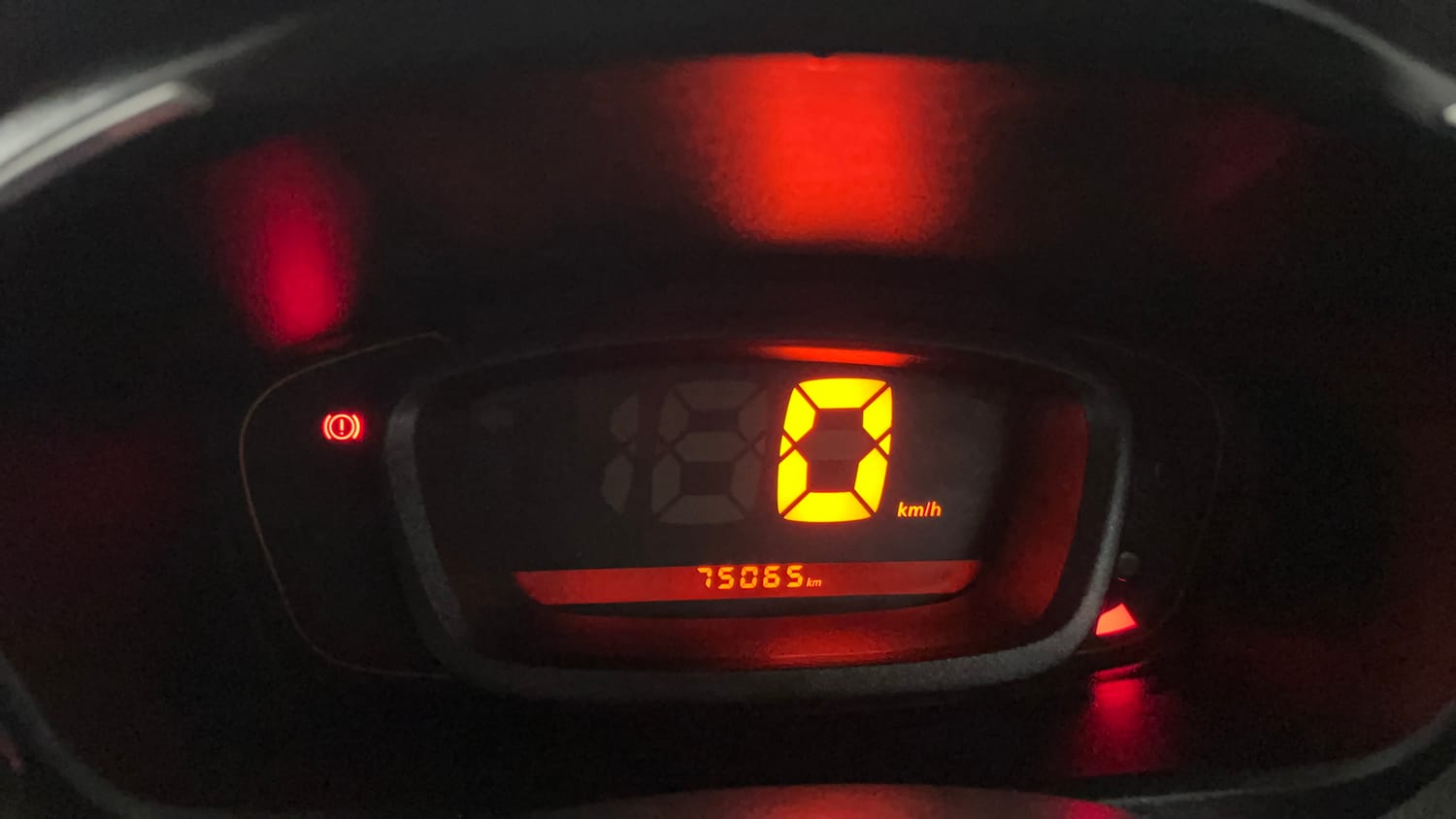 Used 2016 Renault Kwid RXT Opt Petrol Manual interior CLUSTERMETER VIEW