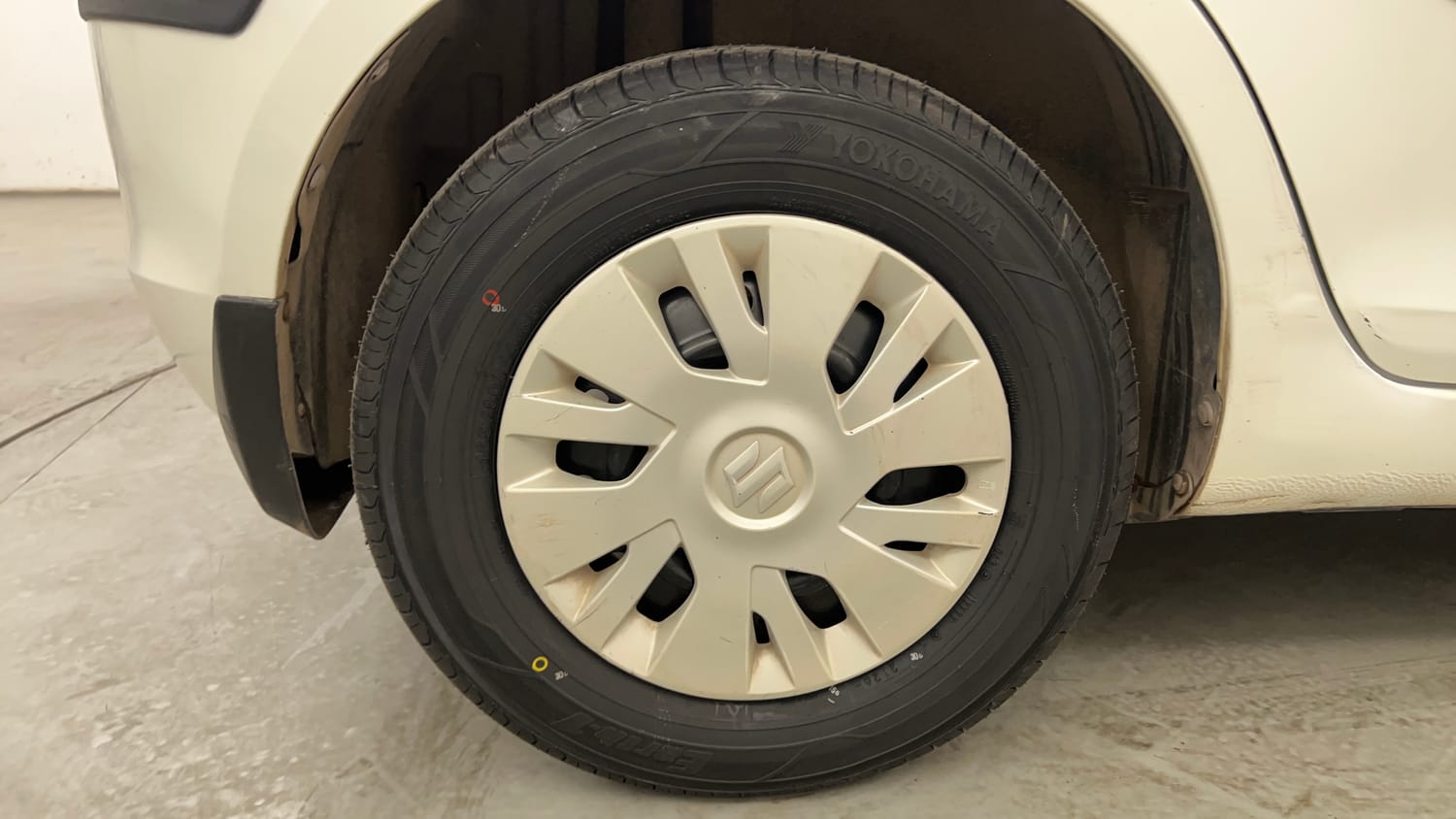 Used 2013 Maruti Suzuki Swift VXi Petrol Manual tyres RIGHT REAR TYRE RIM VIEW