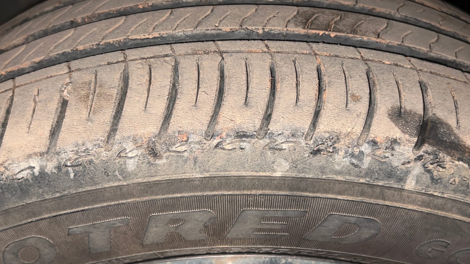 Used 2023 Skoda Slavia Style 1.0L TSI MT Petrol Manual tyres RIGHT FRONT TYRE TREAD VIEW