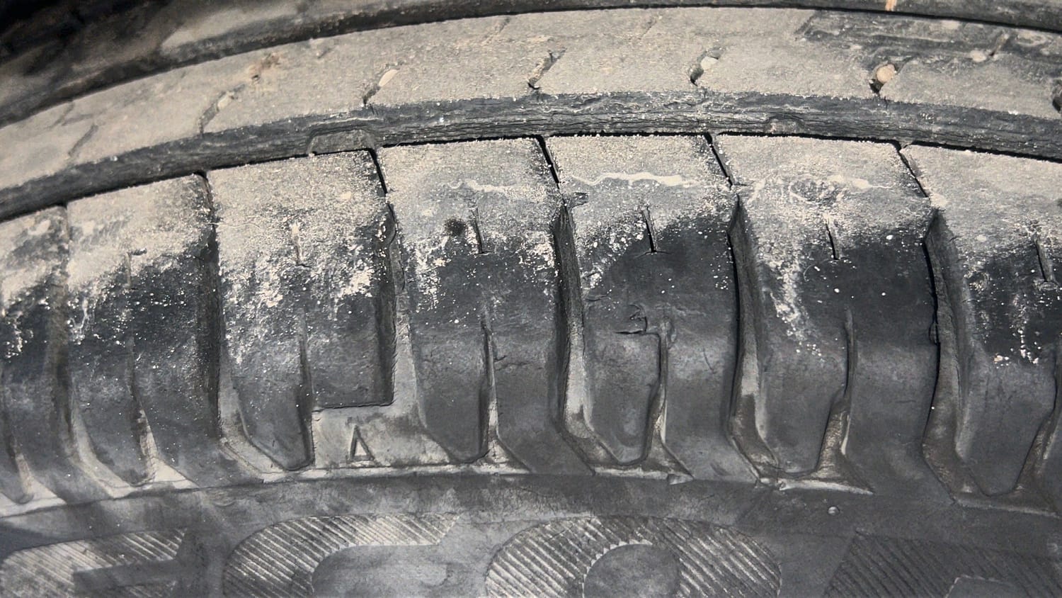 Used 2020 Tata Altroz XM Petrol Petrol Manual tyres LEFT REAR TYRE TREAD VIEW