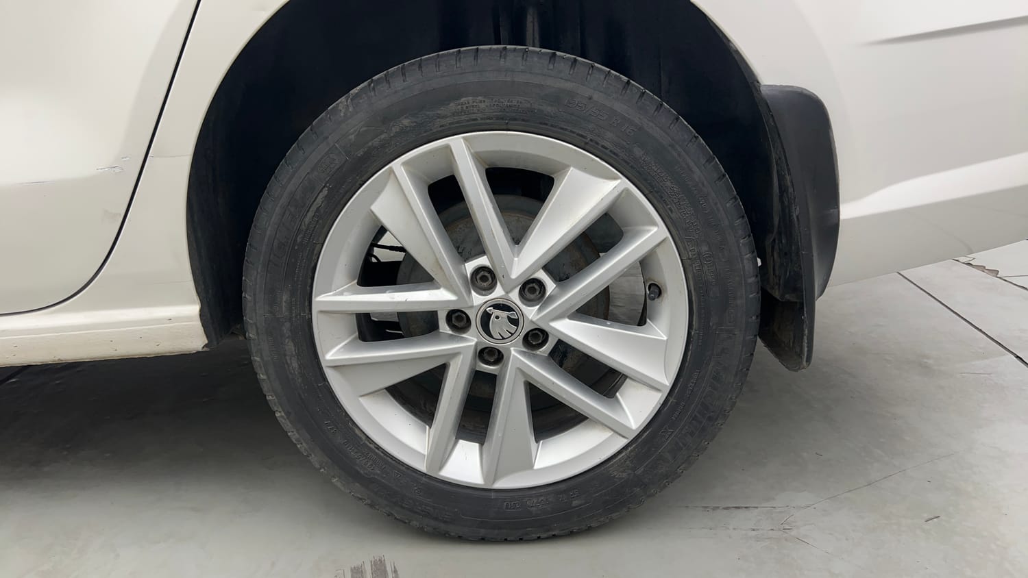 Used 2018 Skoda Rapid Style 1.6 MPI Petrol Manual tyres LEFT REAR TYRE RIM VIEW