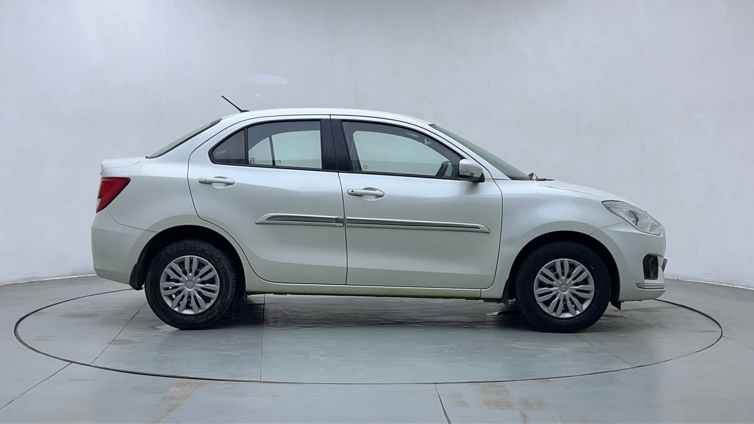 Used 2017 Maruti Suzuki Dzire VXi AMT Petrol Automatic exterior RIGHT SIDE VIEW