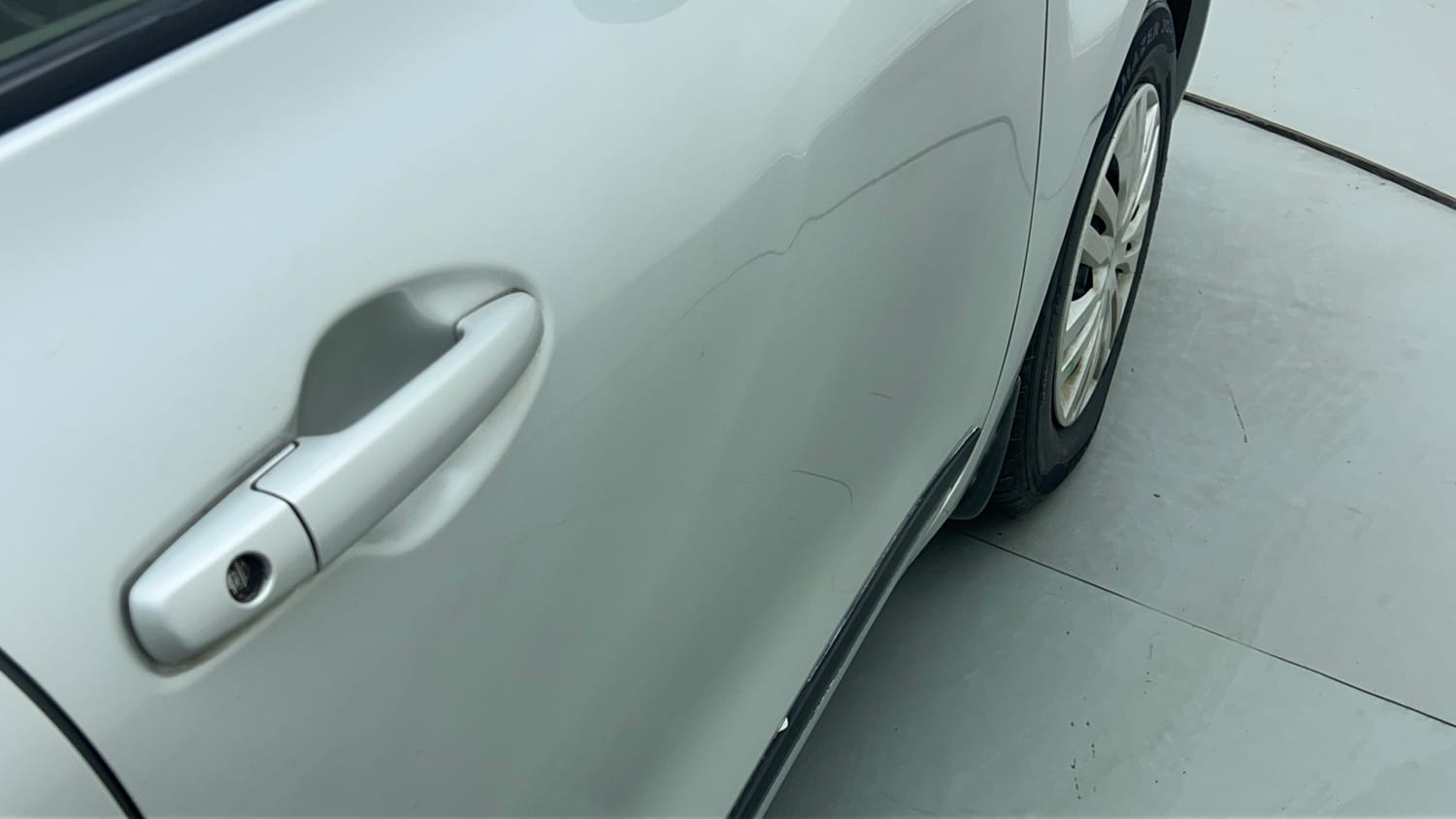 Used 2019 Maruti Suzuki Dzire VXi AMT Petrol Automatic dents MINOR SCRATCH