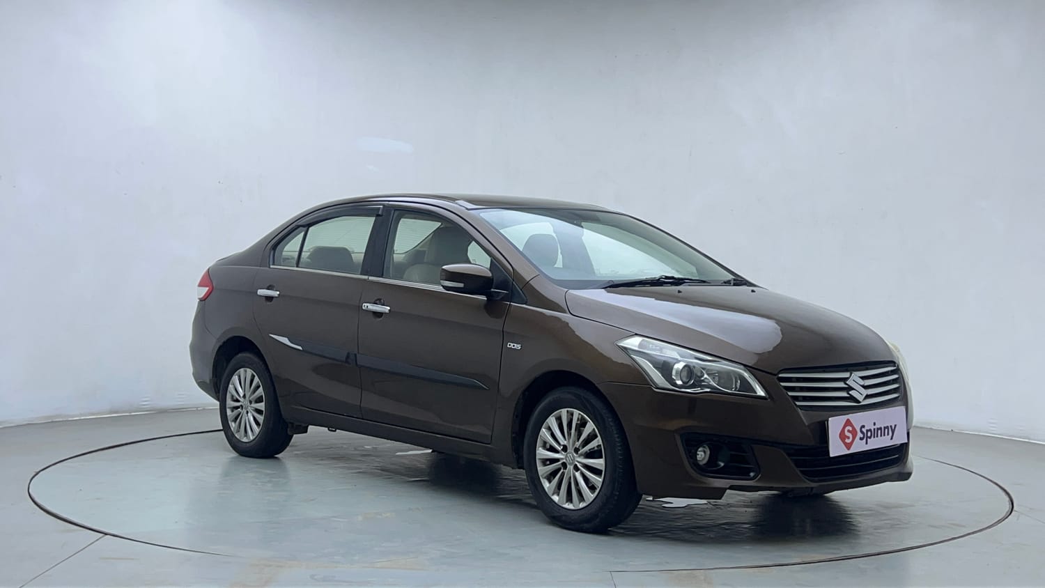 Used 2017 Maruti Suzuki Ciaz ZDi SHVS Diesel Manual exterior RIGHT FRONT CORNER VIEW