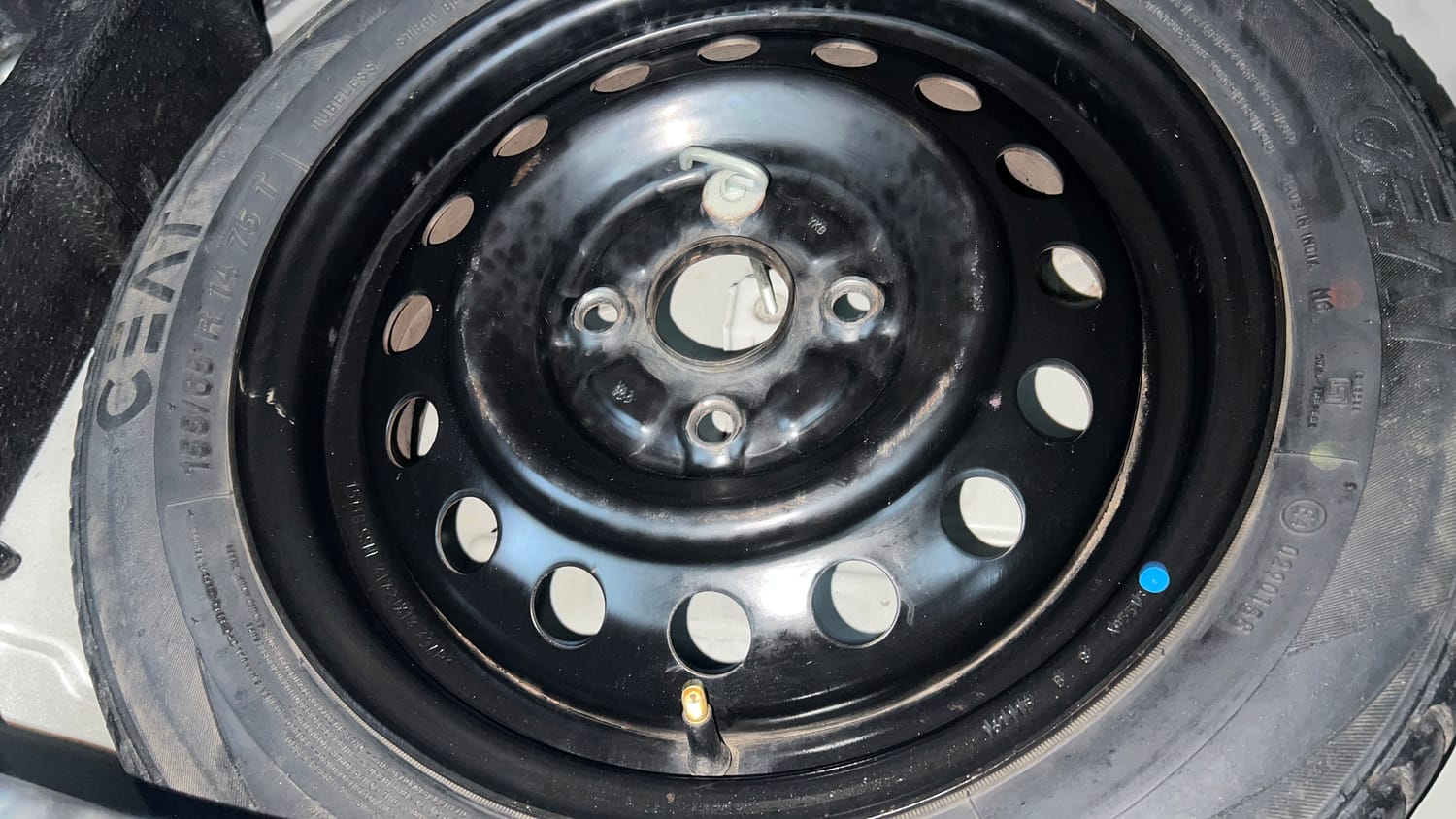 Used 2015 Maruti Suzuki Wagon R 1.0 VXI AMT Petrol Automatic tyres SPARE TYRE VIEW
