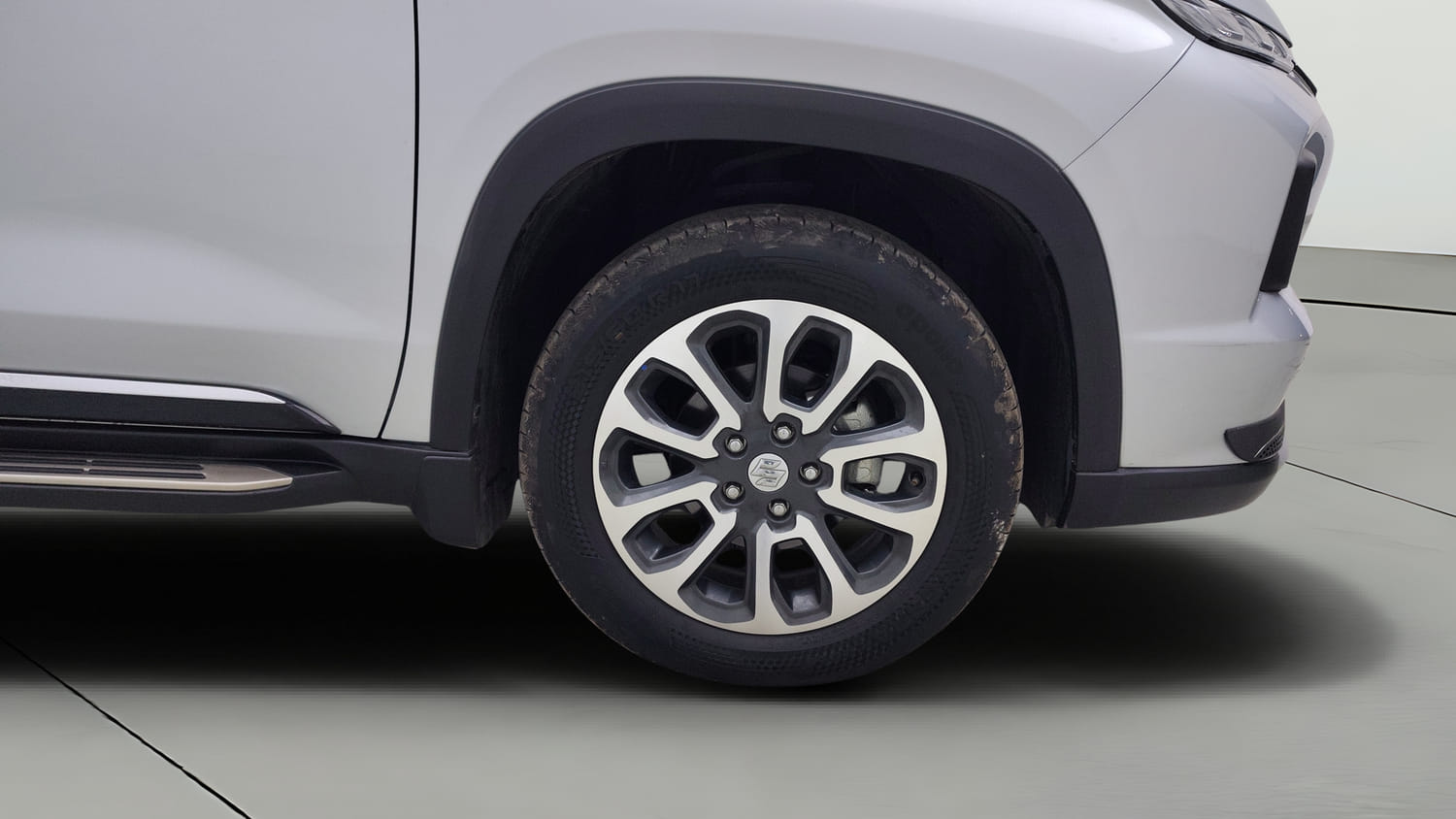 Used 2025 Maruti Suzuki Grand Vitara Alpha Smart Hybrid Petrol Manual tyres RIGHT FRONT TYRE RIM VIEW