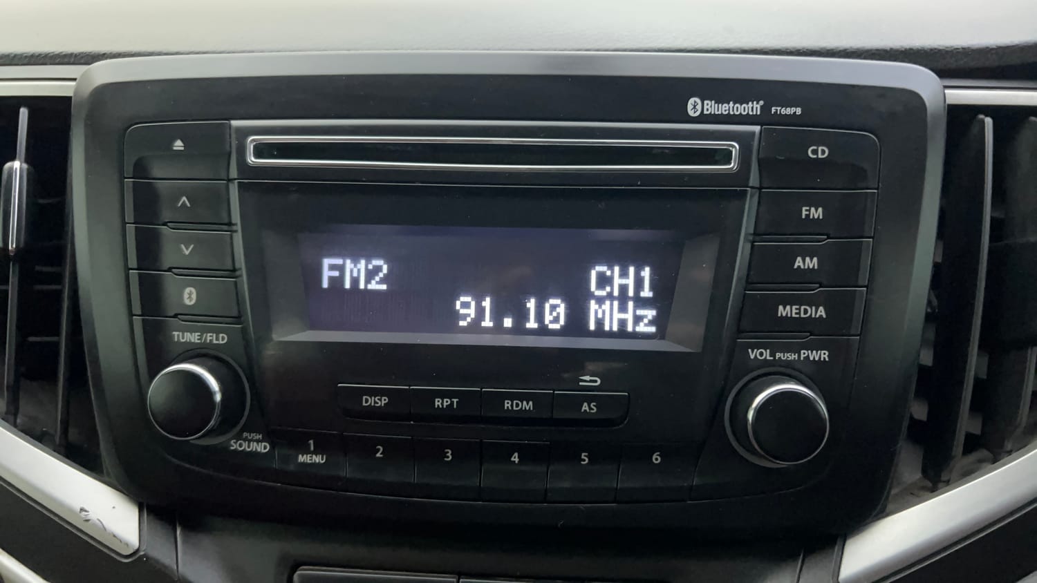 Used 2016 Maruti Suzuki Baleno Zeta 1.2 Petrol Manual top_features Integrated (in-dash) music system