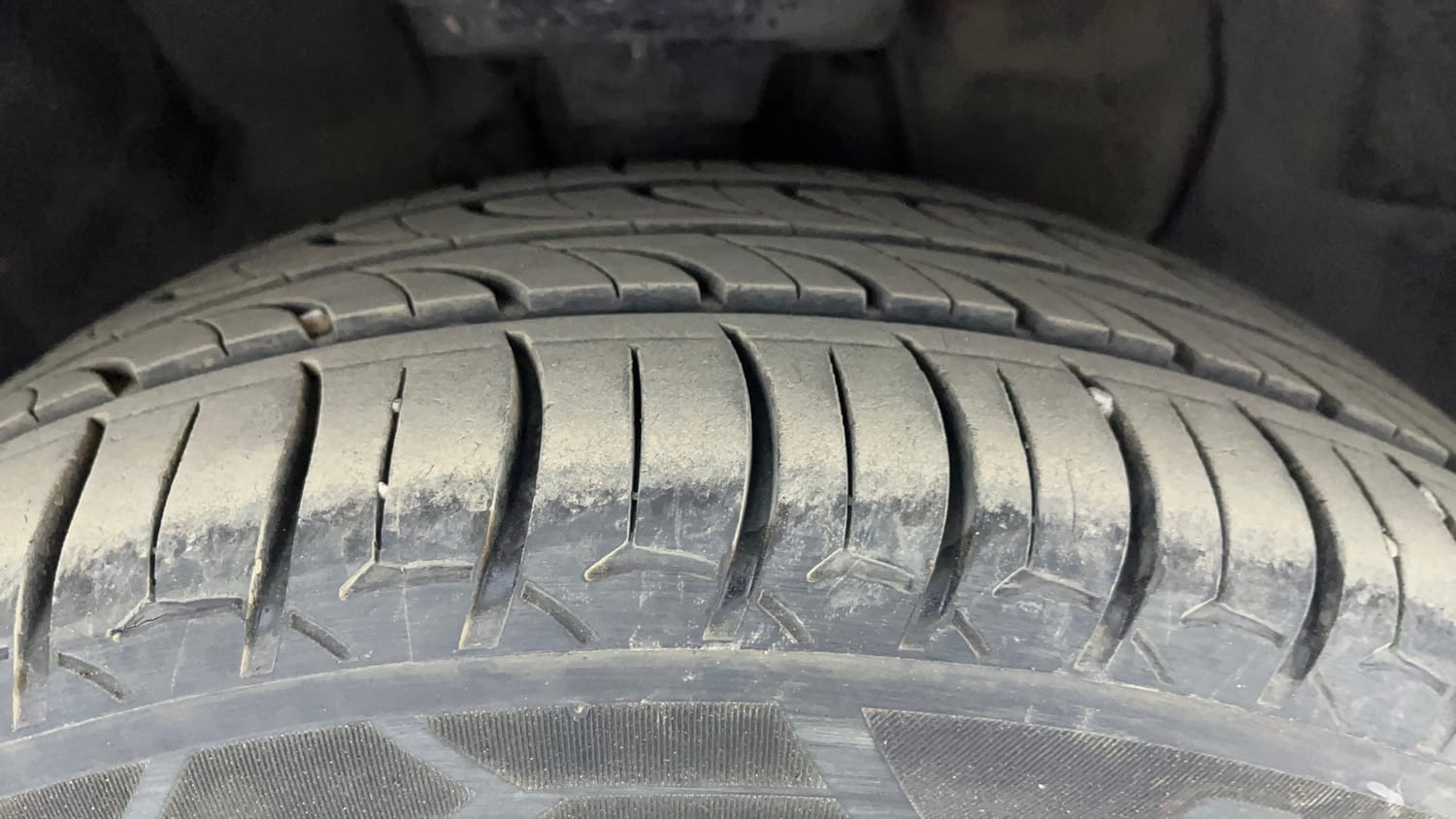 Used 2017 Hyundai Elite i20 Asta 1.2 Dual Tone Petrol Manual tyres RIGHT FRONT TYRE TREAD VIEW