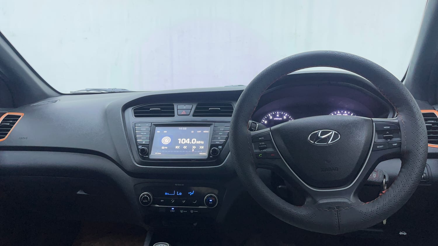 Used 2017 Hyundai Elite i20 Asta 1.2 Dual Tone Petrol Manual interior DASHBOARD VIEW
