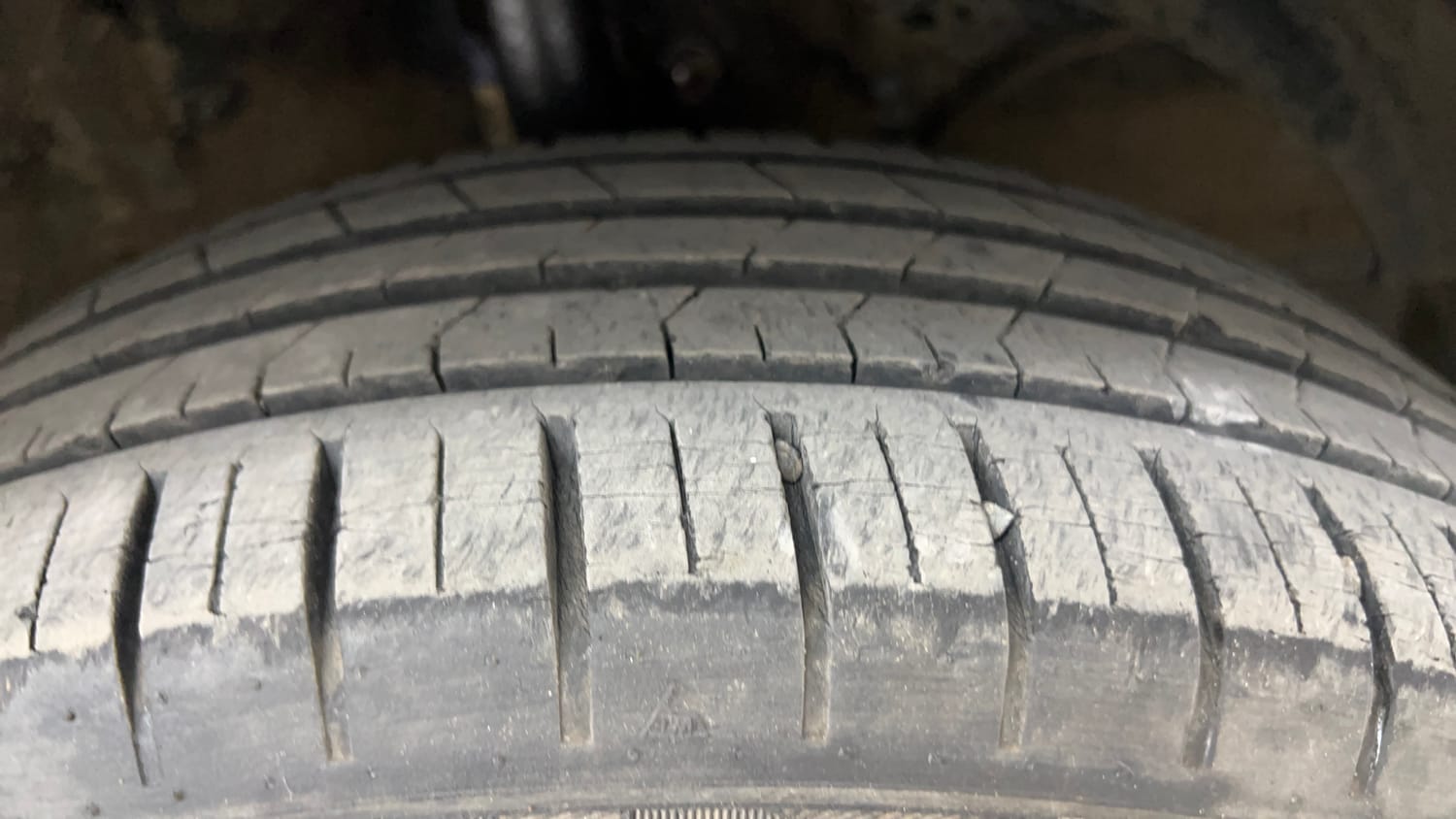 Used 2017 Maruti Suzuki Baleno Alpha 1.2 Petrol Manual tyres RIGHT FRONT TYRE TREAD VIEW