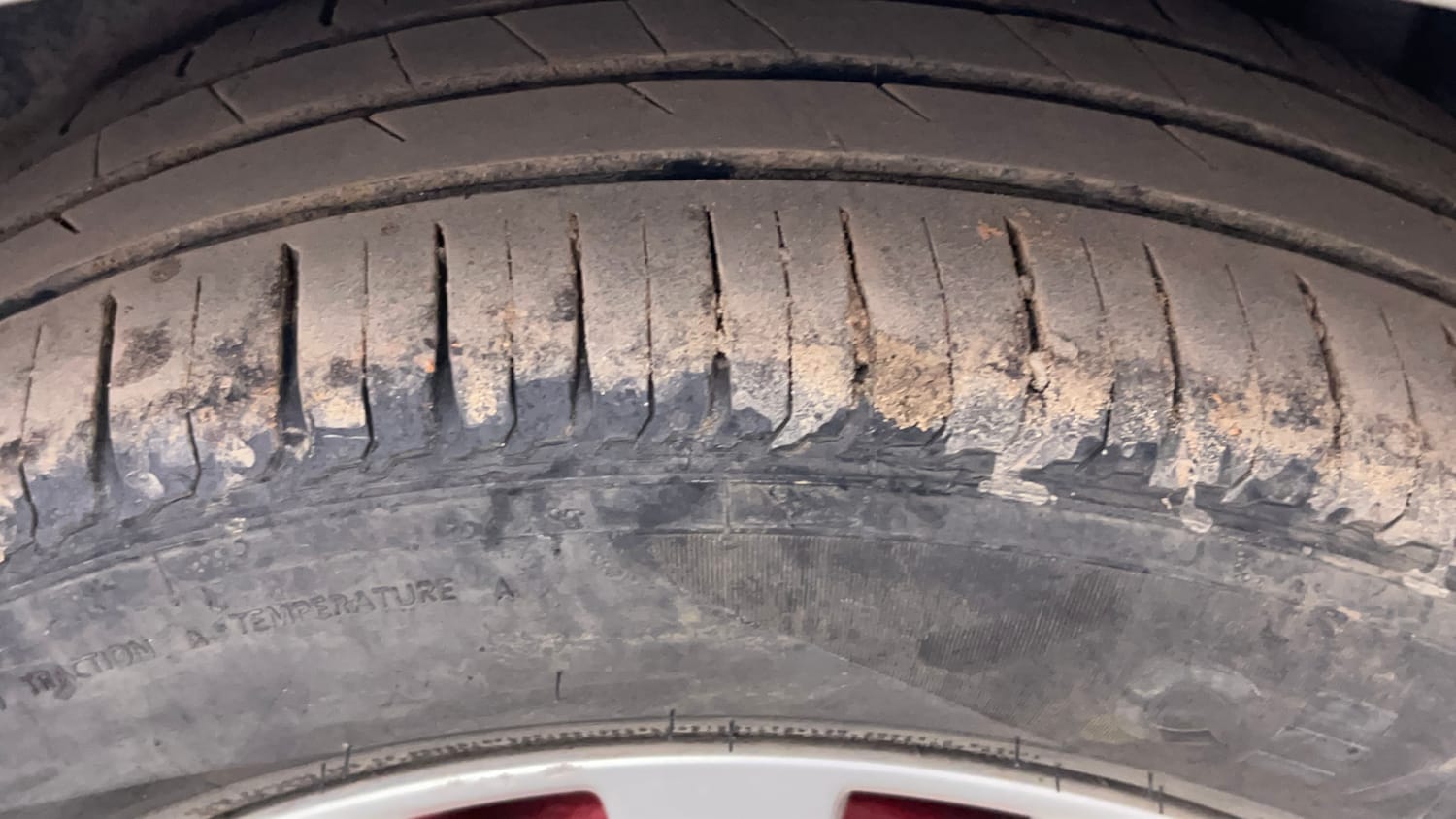 Used 2014 Maruti Suzuki Ertiga ZXi Petrol Manual tyres LEFT REAR TYRE TREAD VIEW