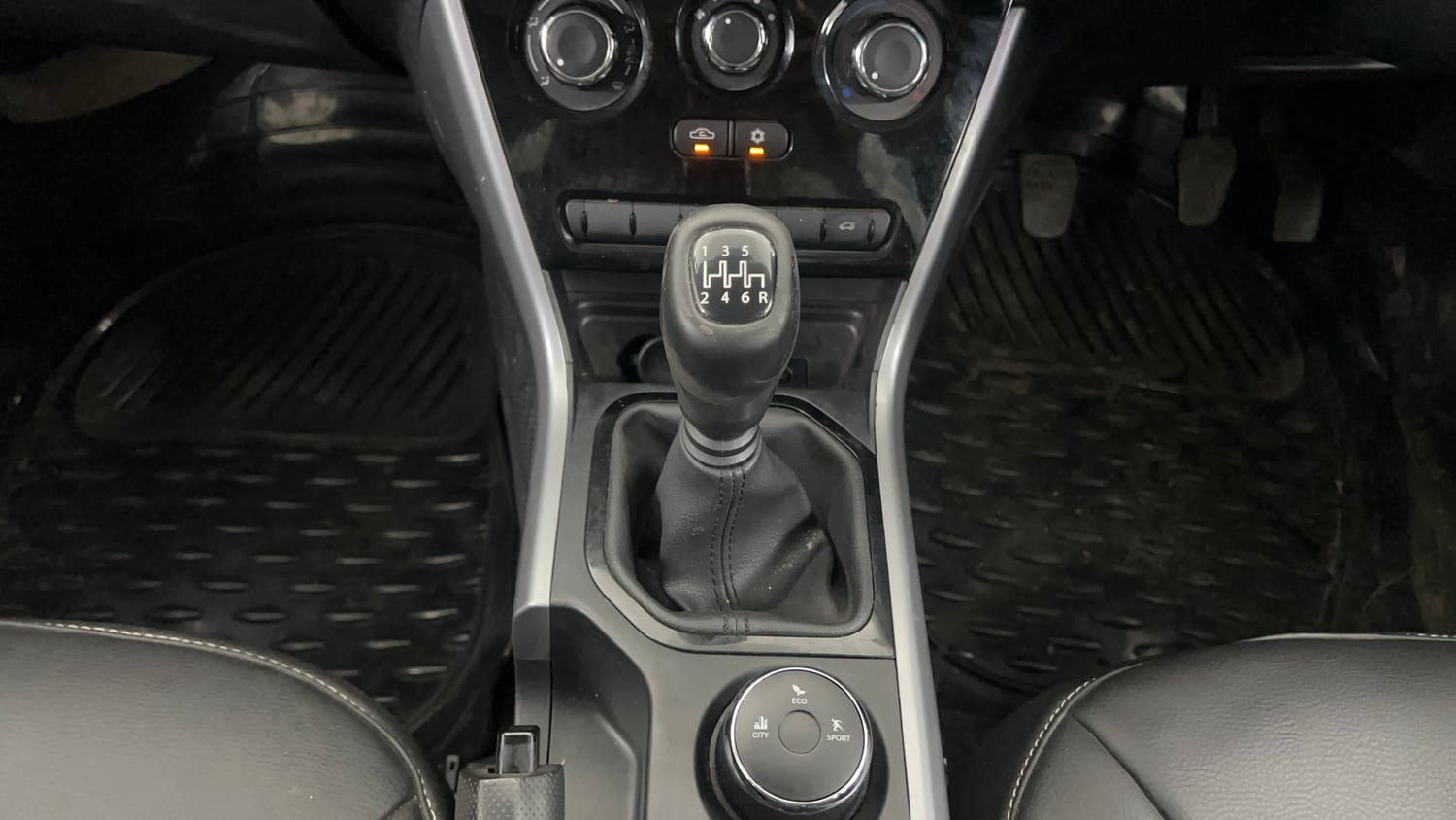 Used 2022 Tata Nexon XM Petrol Manual interior GEAR  KNOB VIEW