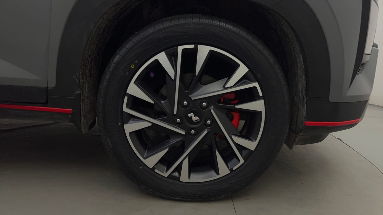 Used 2025 Hyundai Creta N-Line N10 1.5 Turbo MT Dual Tone Petrol Manual tyres RIGHT FRONT TYRE RIM VIEW