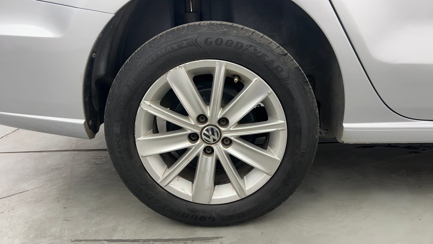 Used 2018 Volkswagen Vento Highline 1.6 (P) Petrol Manual tyres RIGHT REAR TYRE RIM VIEW
