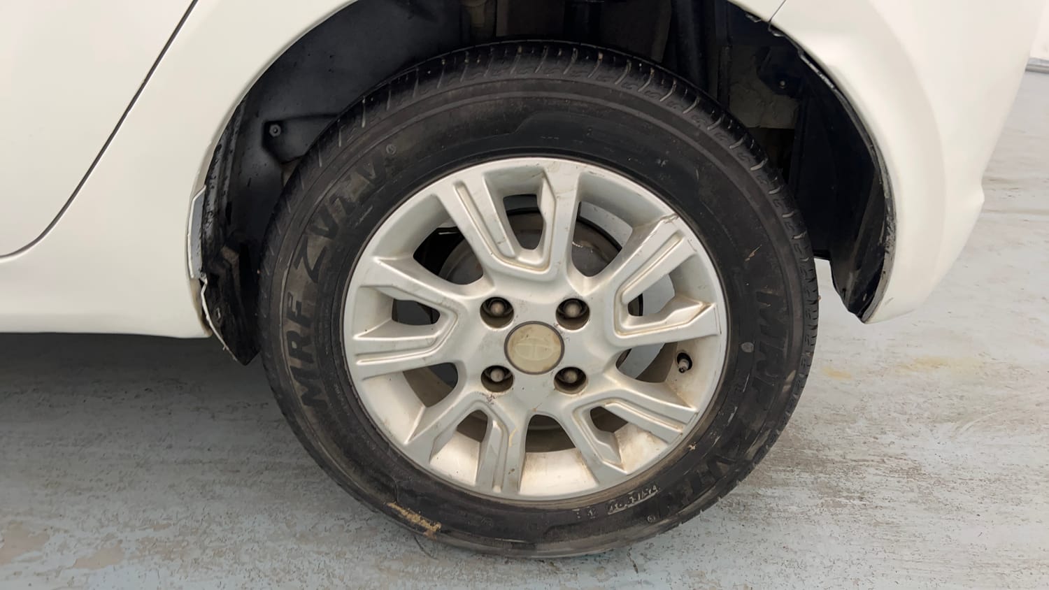 Used 2018 Tata Tiago Revotron XZ Plus Petrol Manual tyres LEFT REAR TYRE RIM VIEW